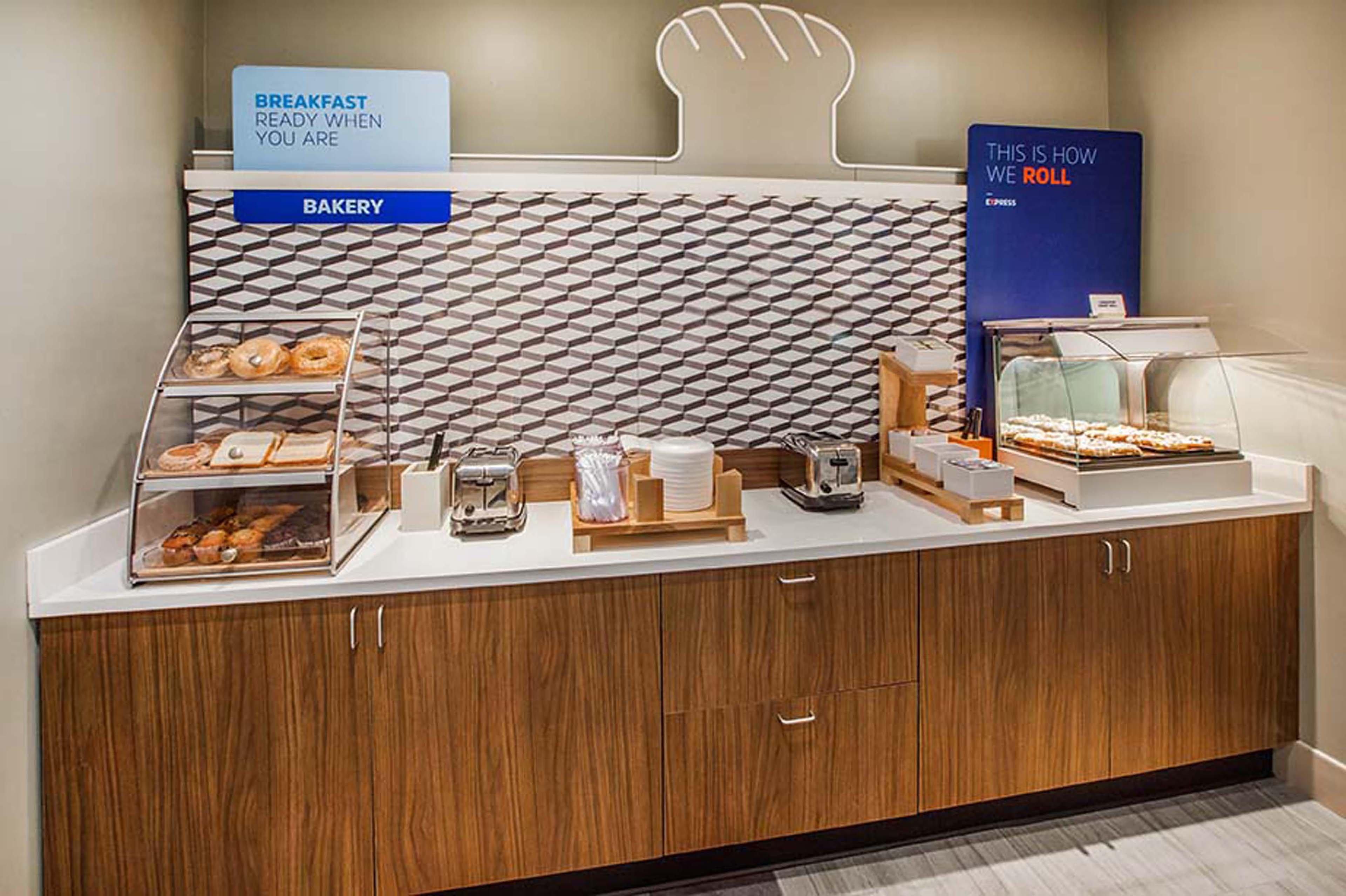 Holiday Inn Express & Suites Cleveland By Ihg Zewnętrze zdjęcie