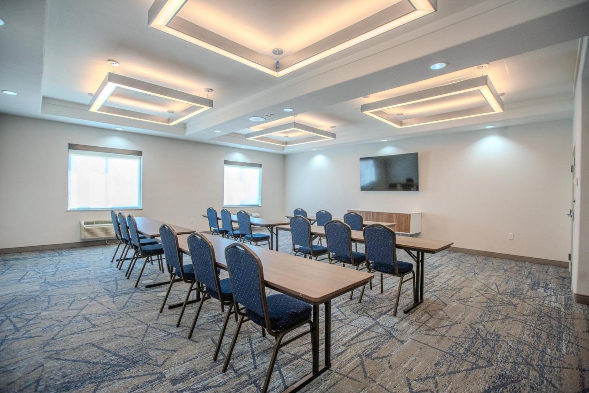 Holiday Inn Express & Suites Cleveland By Ihg Zewnętrze zdjęcie