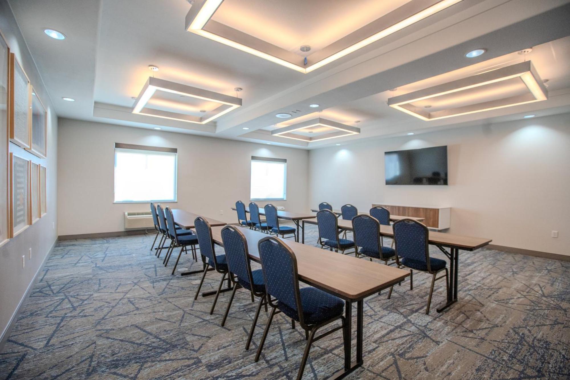 Holiday Inn Express & Suites Cleveland By Ihg Zewnętrze zdjęcie