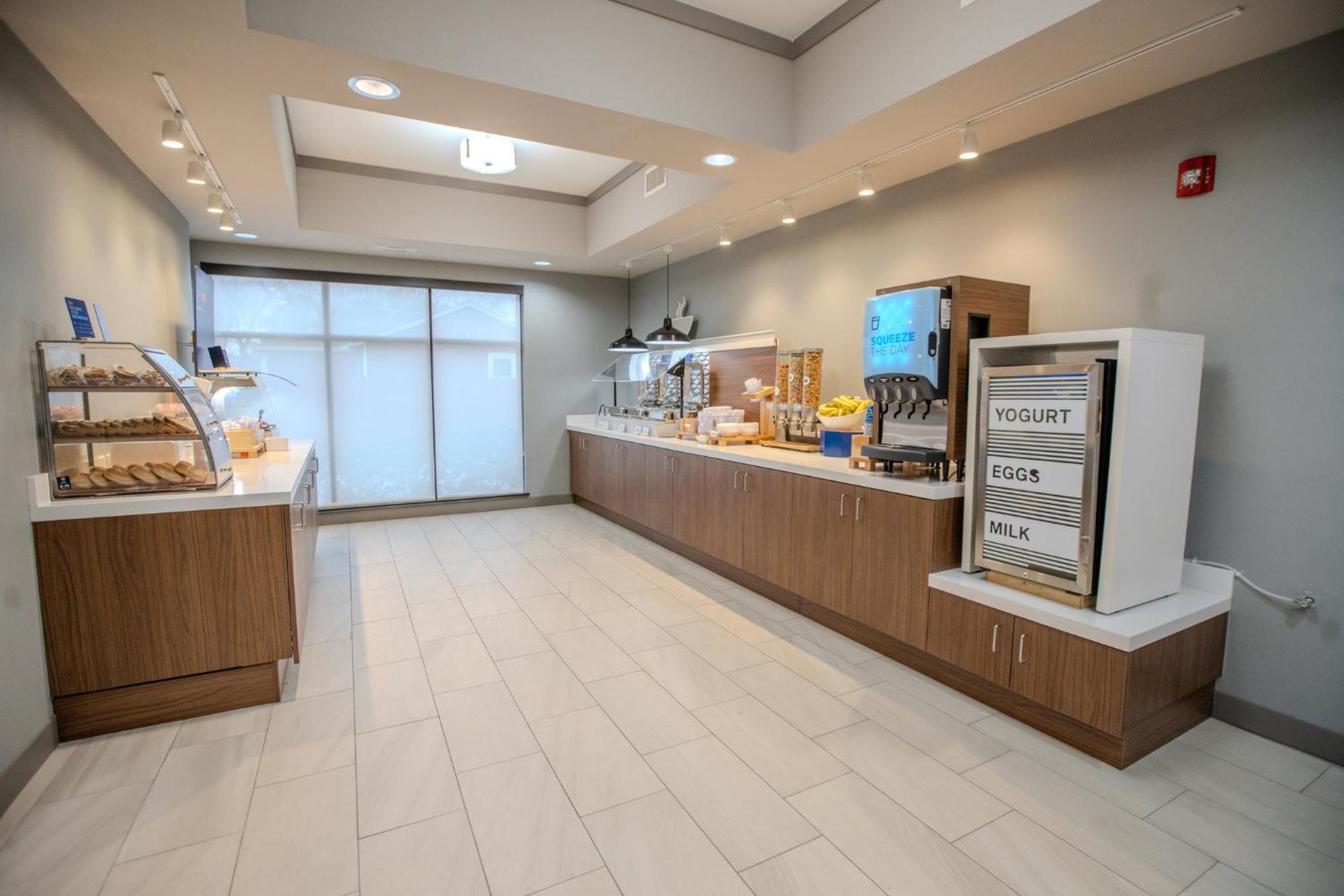 Holiday Inn Express & Suites Cleveland By Ihg Zewnętrze zdjęcie