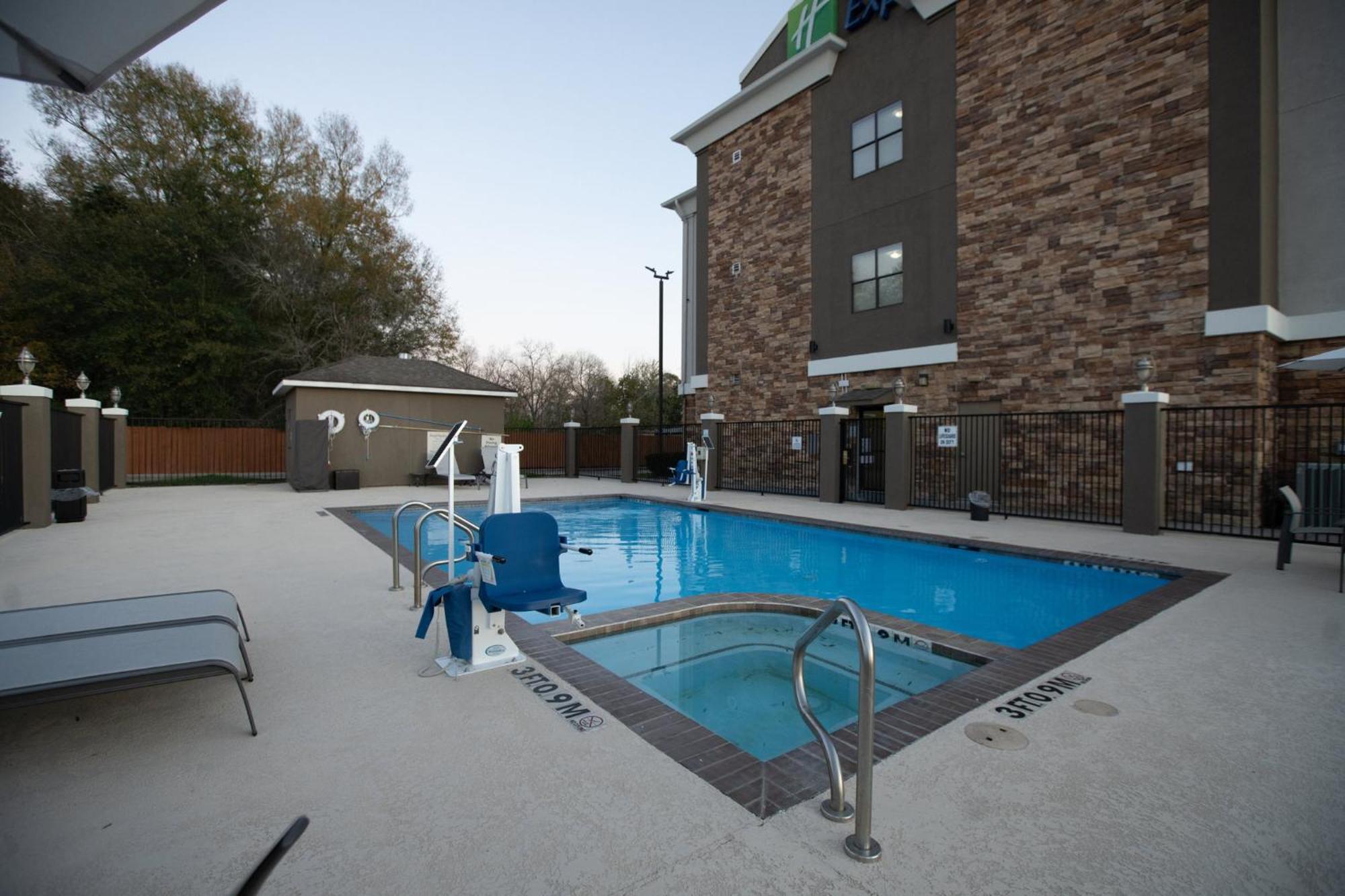 Holiday Inn Express & Suites Cleveland By Ihg Zewnętrze zdjęcie