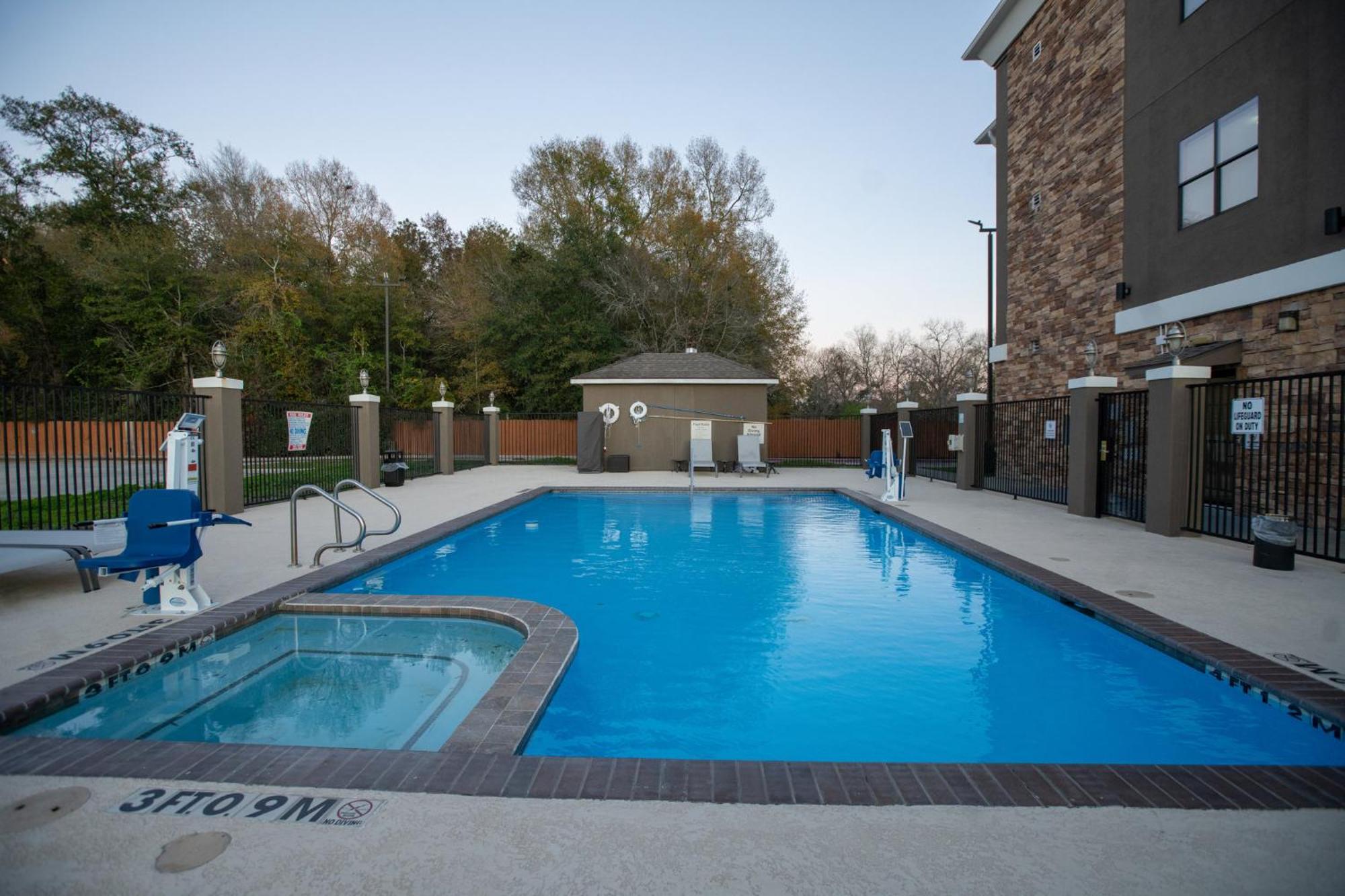 Holiday Inn Express & Suites Cleveland By Ihg Zewnętrze zdjęcie