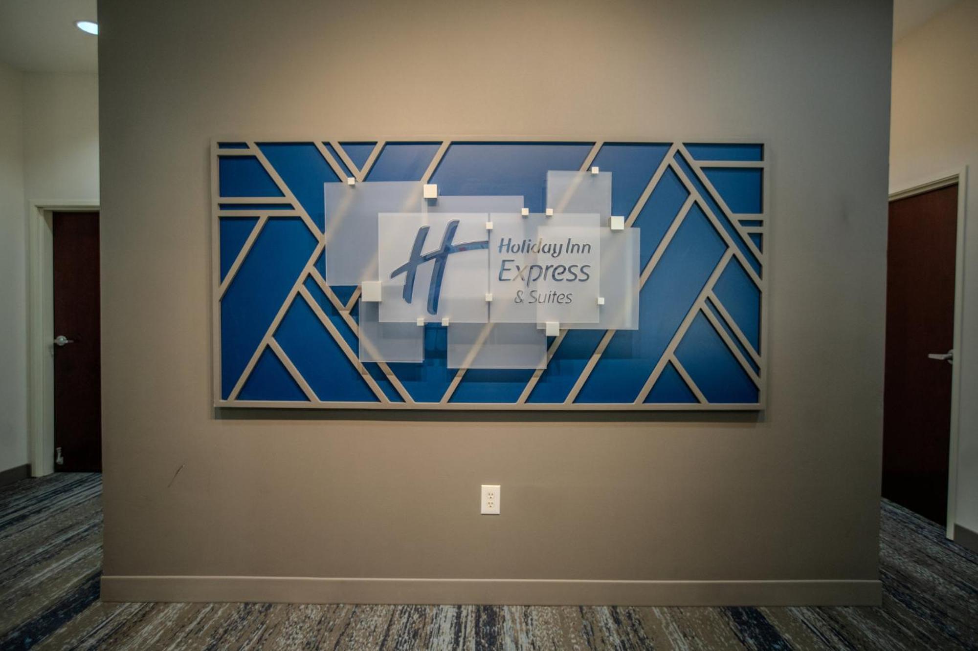 Holiday Inn Express & Suites Cleveland By Ihg Zewnętrze zdjęcie