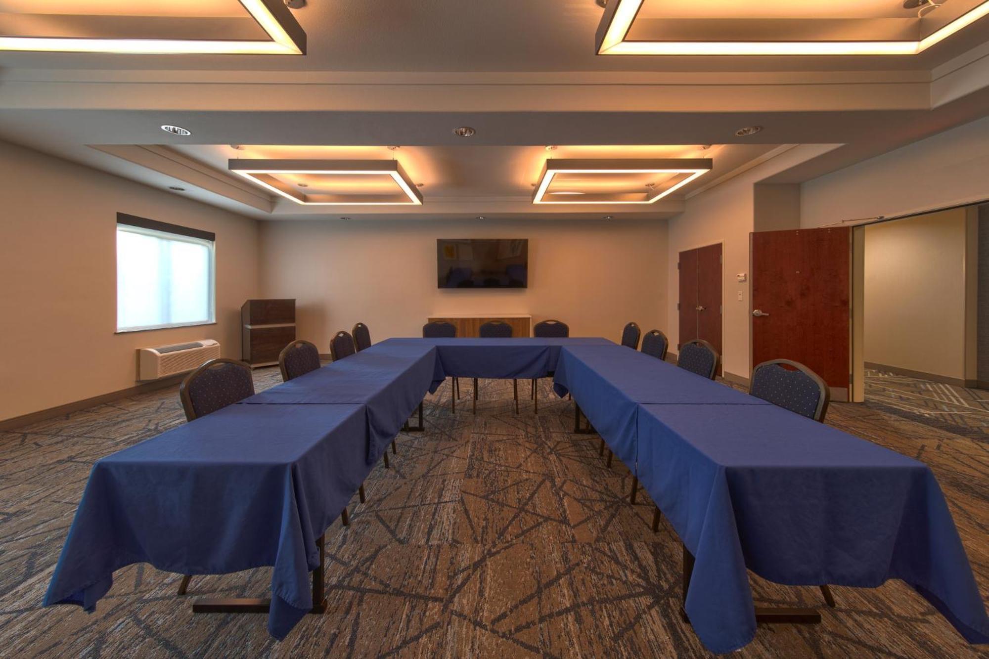 Holiday Inn Express & Suites Cleveland By Ihg Zewnętrze zdjęcie