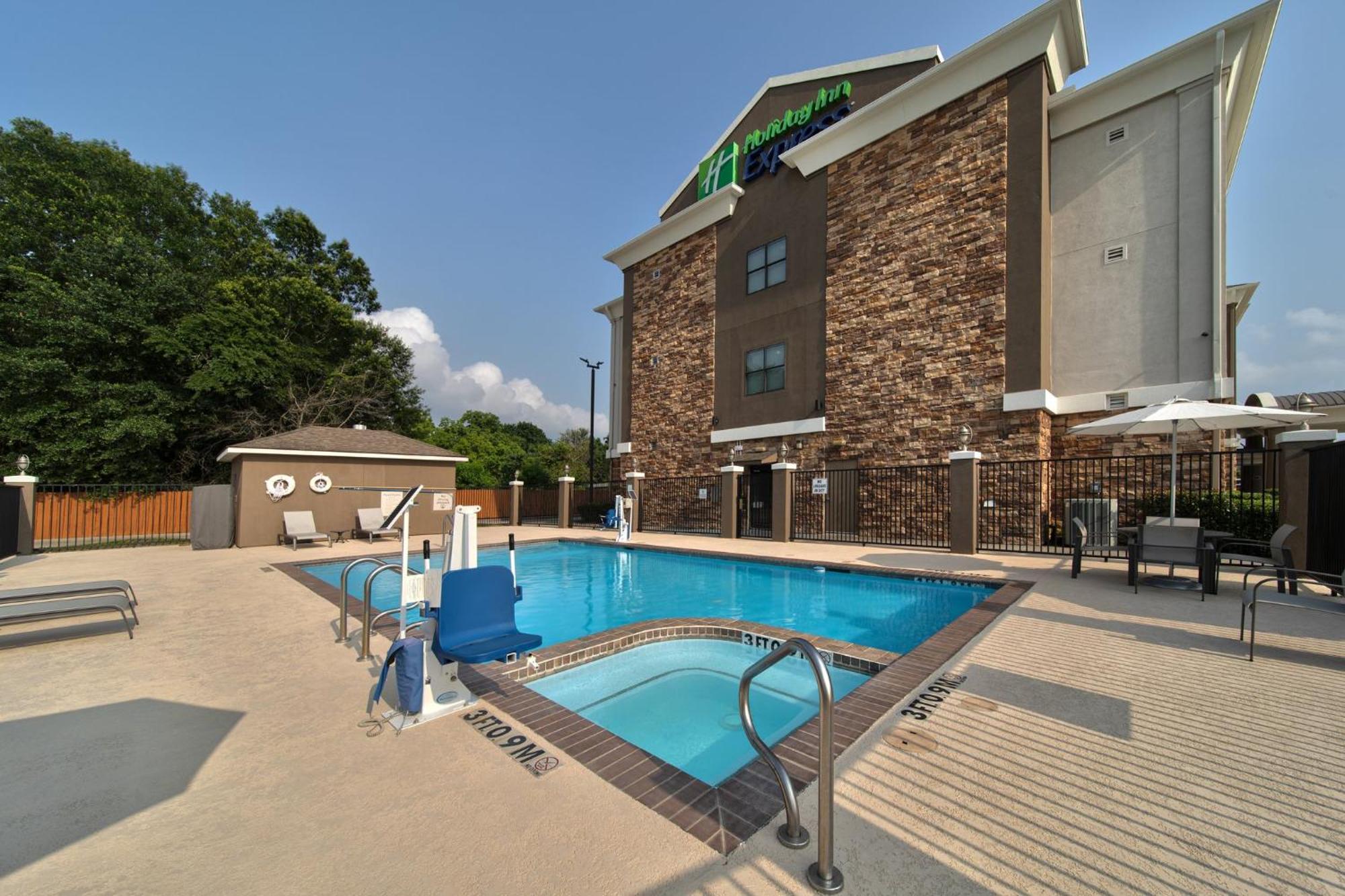 Holiday Inn Express & Suites Cleveland By Ihg Zewnętrze zdjęcie